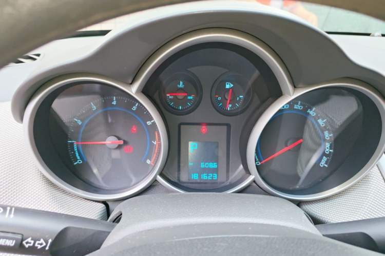 Used Chevrolet Cruze 2013 1.8L SE AT Instrument Cluster