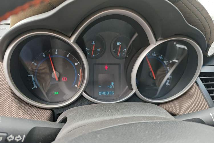 Used Chevrolet Cruze 2013 Hatchback 1.6L Manual Luxury Model Instrument Cluster