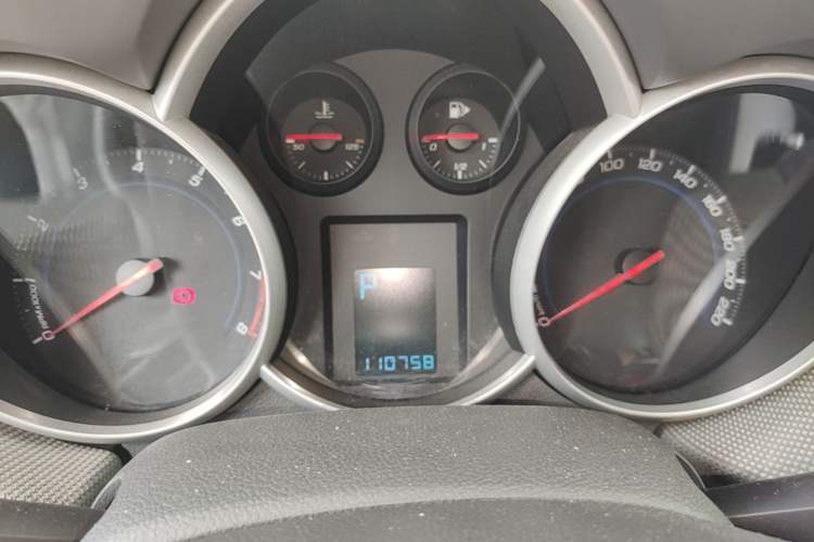 Used Chevrolet Cruze 2013 1.8L SE AT Instrument Cluster