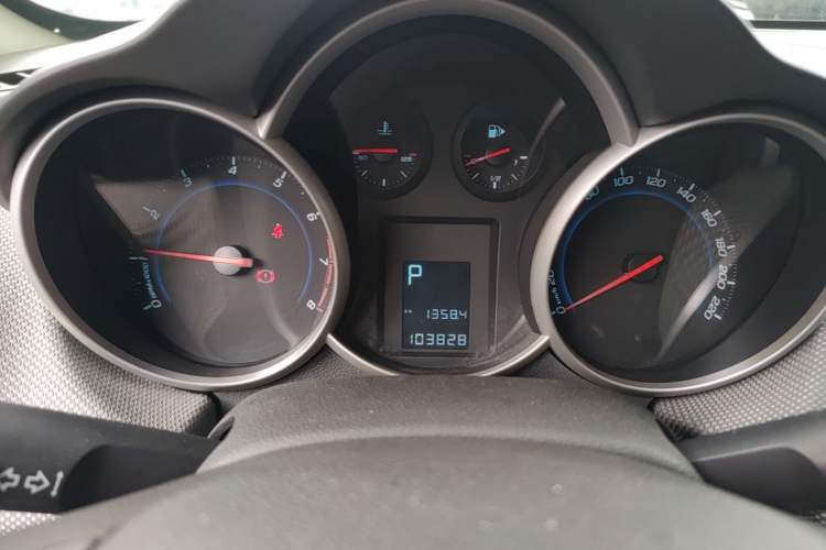 Used Chevrolet Cruze 2013 1.6L SE AT Instrument Cluster