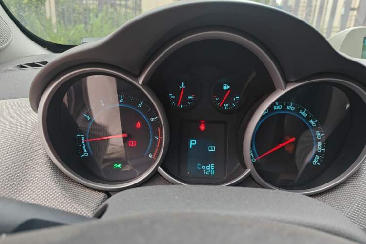 Used Chevrolet Cruze 2013 1.6L SE AT Instrument Cluster