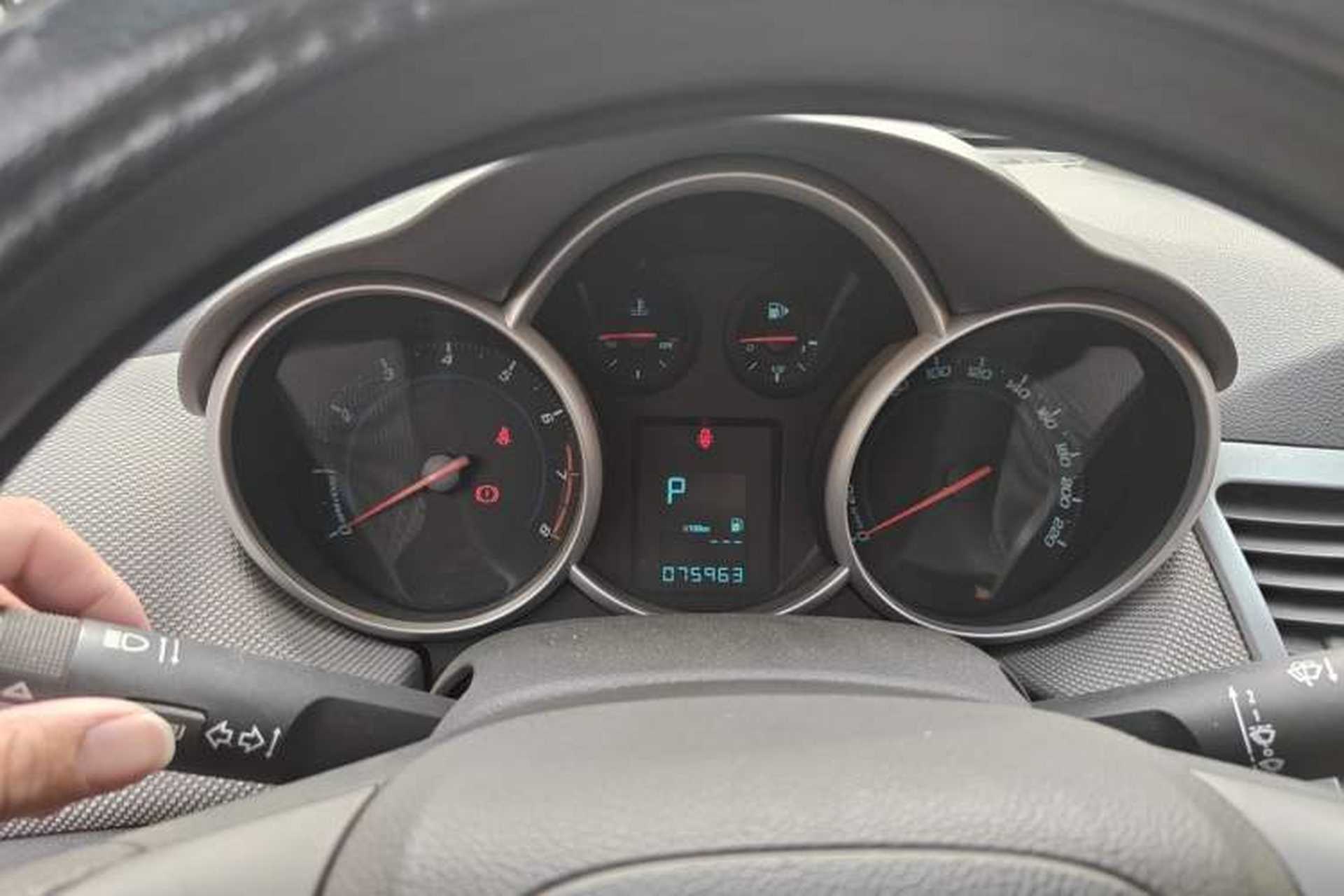 Used Chevrolet Cruze 2013 1.8L SE AT Instrument Cluster