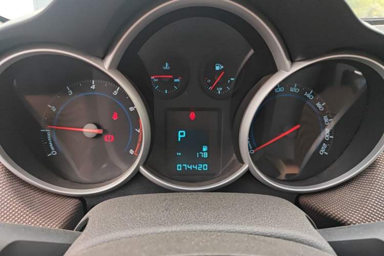 Used Chevrolet Cruze 2013 Hatchback 1.6L Automatic Luxury Model Instrument Cluster