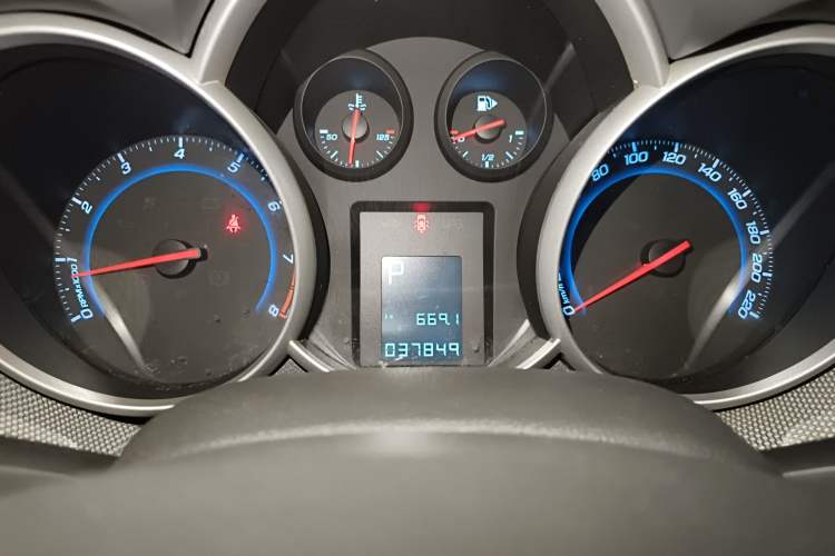 Used Chevrolet Cruze 2013 1.8L SE AT Instrument Cluster