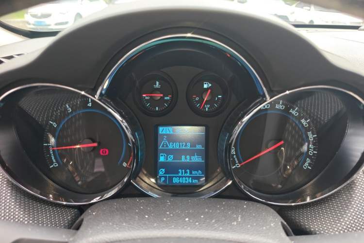 Used Chevrolet Cruze 2013 Hatchback 1.6T Automatic Flagship Model Instrument Cluster