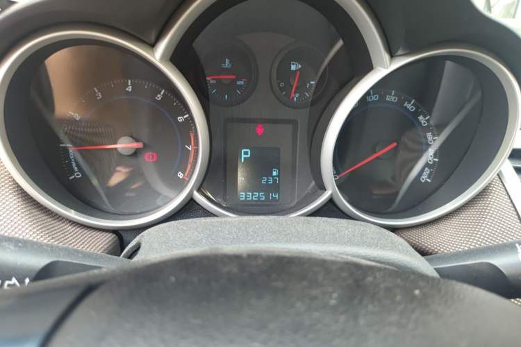 Used Chevrolet Cruze 2013 Hatchback 1.6L Automatic Luxury Model Instrument Cluster