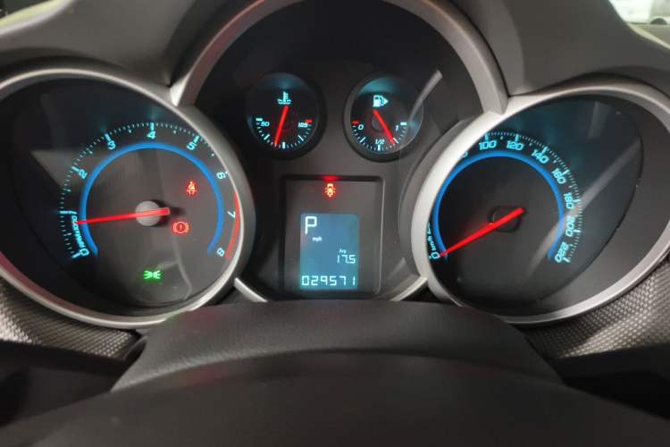 Used Chevrolet Cruze 2013 1.8L SE AT Instrument Cluster