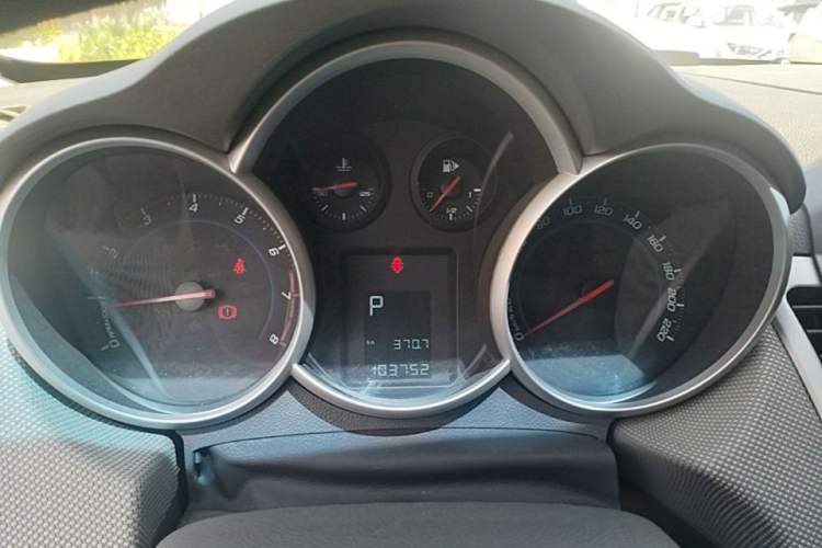 Used Chevrolet Cruze 2013 1.8L SE AT Instrument Cluster