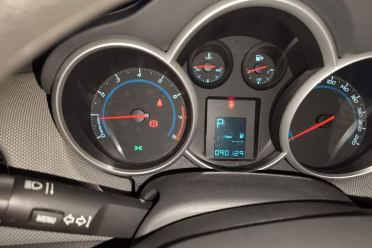 Used Chevrolet Cruze 2013 1.8L SE AT Instrument Cluster