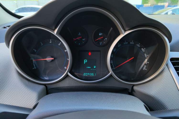 Used Chevrolet Cruze 2013 1.8L SE AT Instrument Cluster