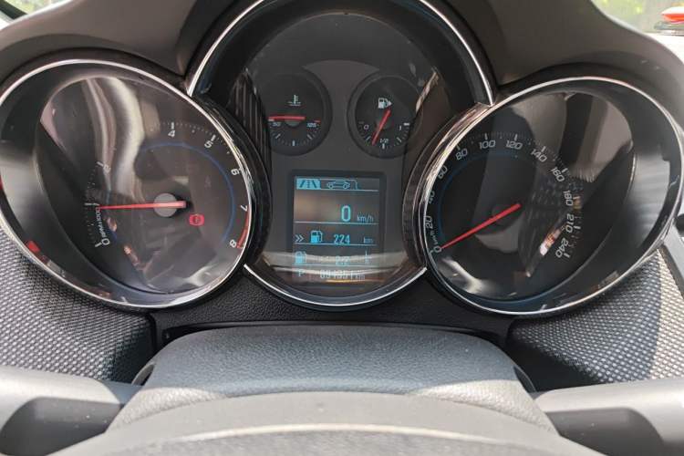 Used Chevrolet Cruze 2013 Hatchback 1.6T Automatic Flagship Model Instrument Cluster