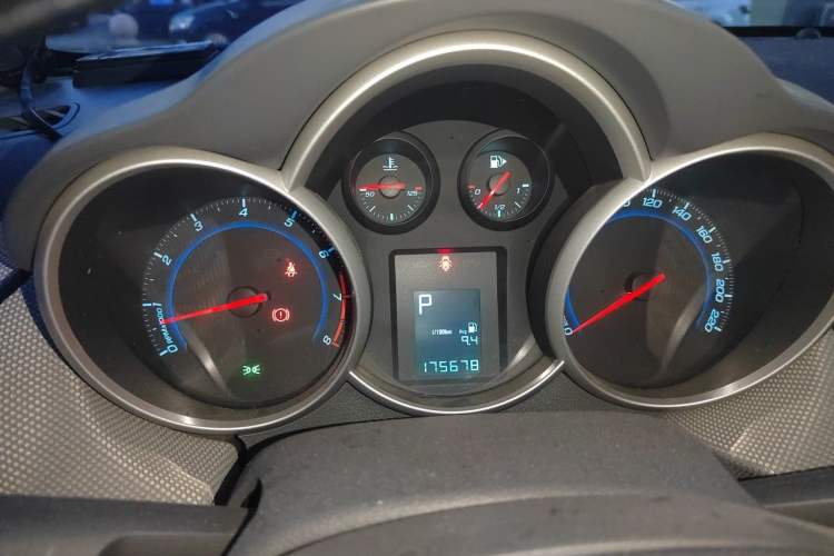 Used Chevrolet Cruze 2013 1.8L SE AT Instrument Cluster
