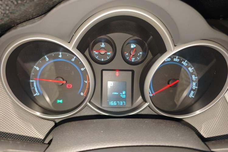 Used Chevrolet Cruze 2013 1.8L SE AT Instrument Cluster