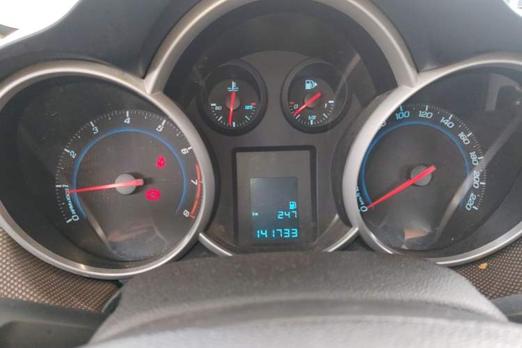 Used Chevrolet Cruze 2013 Hatchback 1.6L Manual Luxury Model Instrument Cluster