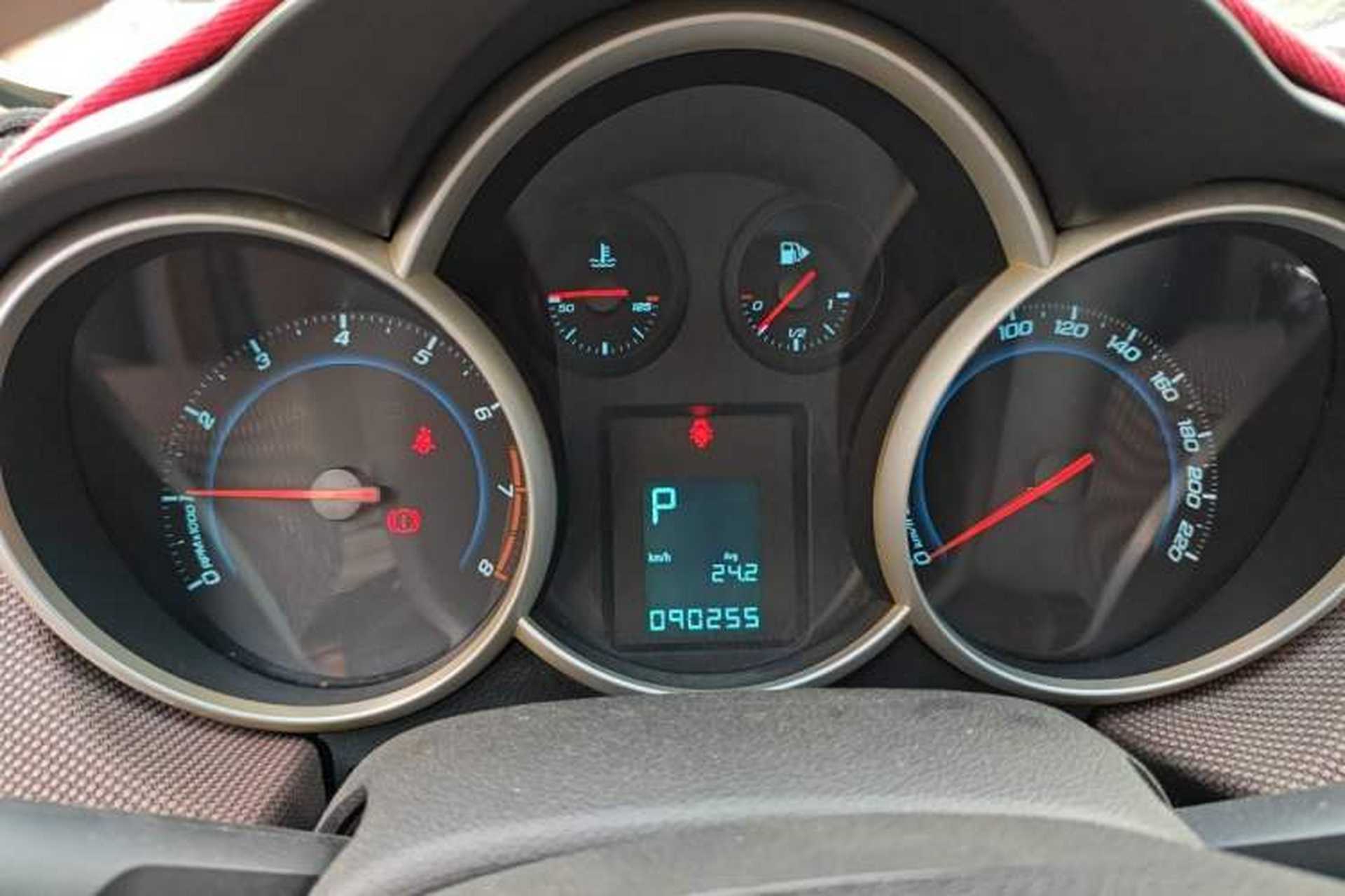 Used Chevrolet Cruze 2013 Hatchback 1.6L Automatic Luxury Model Instrument Cluster