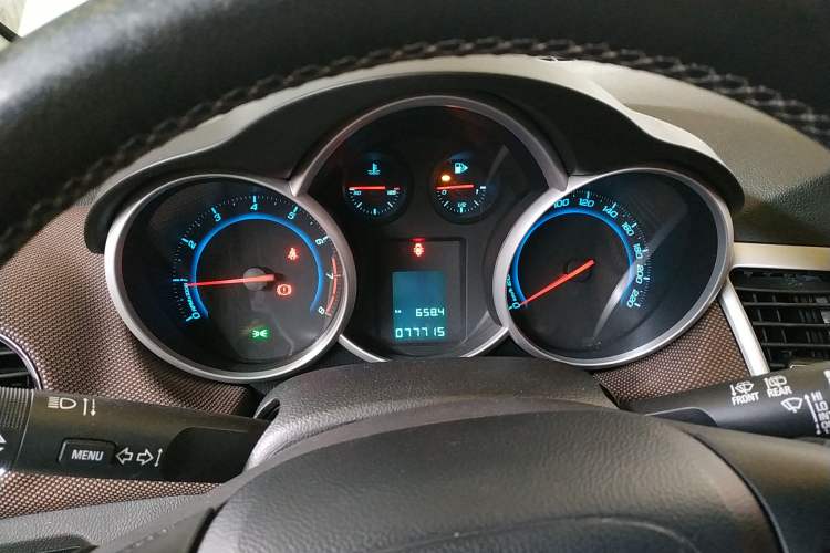 Used Chevrolet Cruze 2013 Hatchback 1.6L Manual Luxury Model Instrument Cluster
