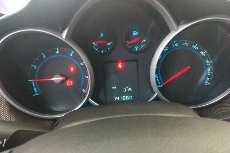 Used Chevrolet Cruze 2013 Hatchback 1.6L Manual Luxury Model Instrument Cluster