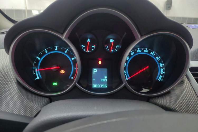 Used Chevrolet Cruze 2013 1.8L SE AT Instrument Cluster