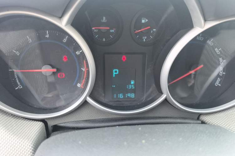 Used Chevrolet Cruze 2013 1.8L SE AT Instrument Cluster
