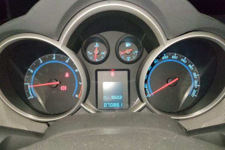 Used Chevrolet Cruze 2013 1.8L SE AT Instrument Cluster
