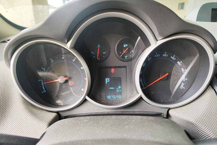 Used Chevrolet Cruze 2013 1.8L SE AT Instrument Cluster
