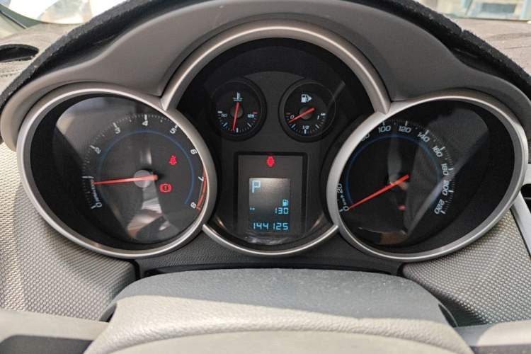 Used Chevrolet Cruze 2013 1.8L SE AT Instrument Cluster