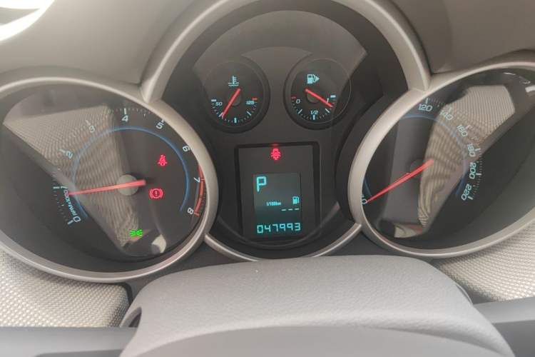 Used Chevrolet Cruze 2013 1.8L SE AT Instrument Cluster
