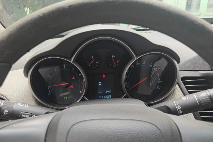 Used Chevrolet Cruze 2013 1.6L SE AT Instrument Cluster