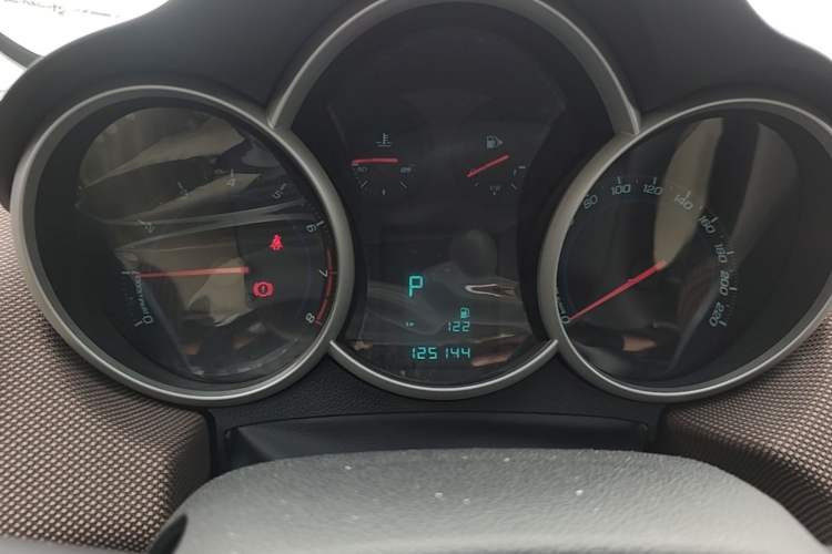 Used Chevrolet Cruze 2013 Hatchback 1.6L Automatic Luxury Model Instrument Cluster