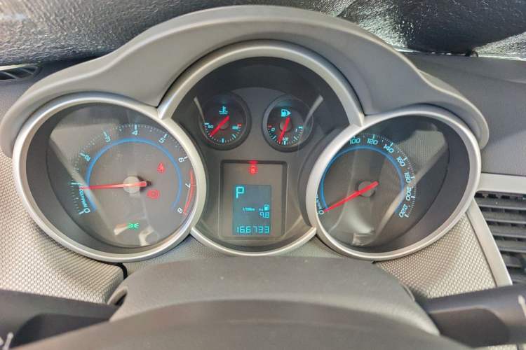 Used Chevrolet Cruze 2013 1.8L SE AT Instrument Cluster
