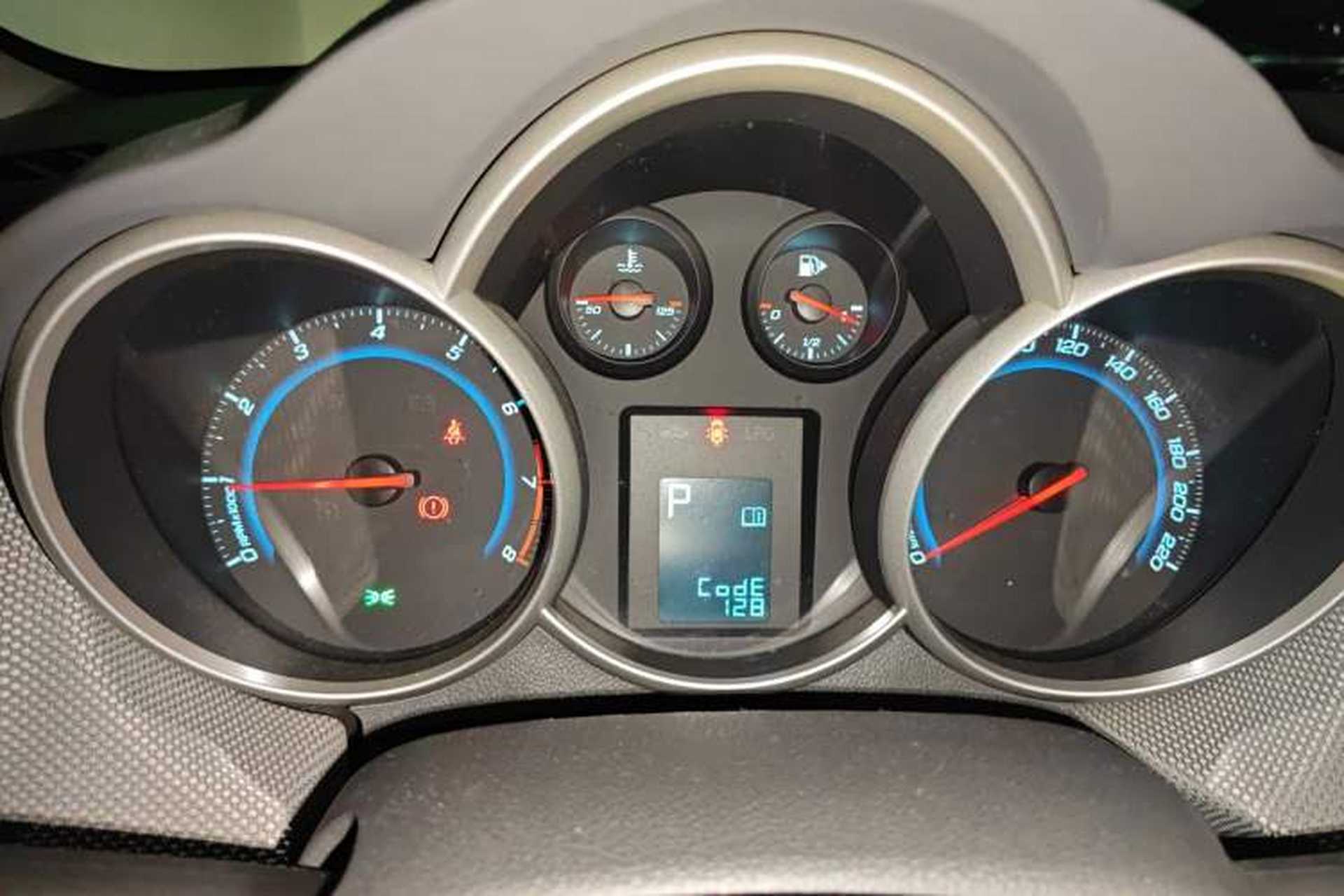 Used Chevrolet Cruze 2013 1.6L SE AT Instrument Cluster