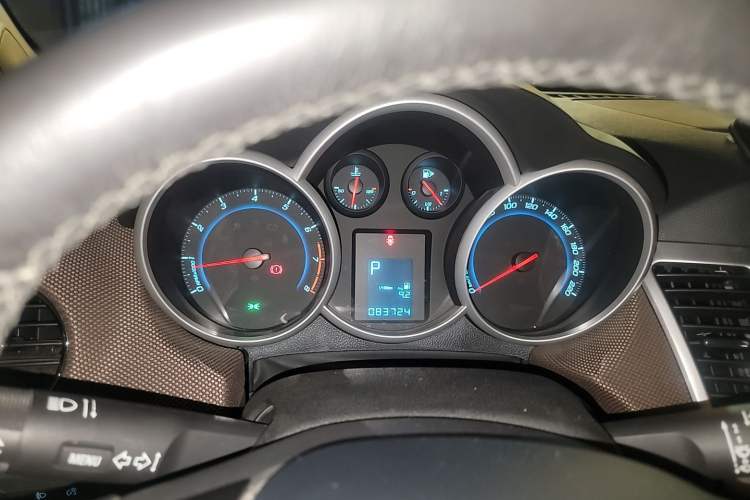 Used Chevrolet Cruze 2013 Hatchback 1.6L Automatic Luxury Model Instrument Cluster