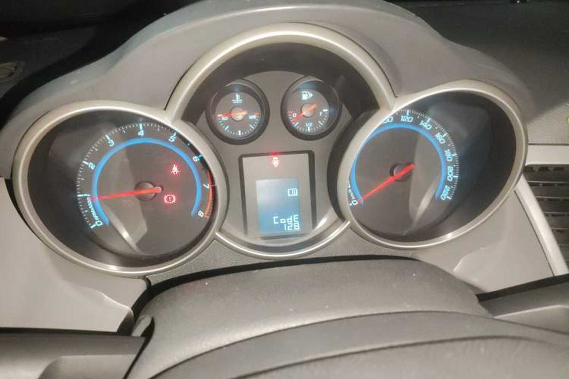 Used Chevrolet Cruze 2013 1.6L SL MT Instrument Cluster