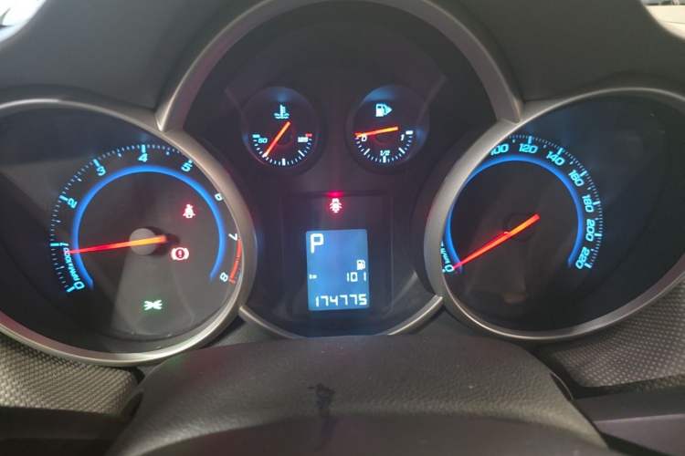 Used Chevrolet Cruze 2013 1.8L SE AT Instrument Cluster