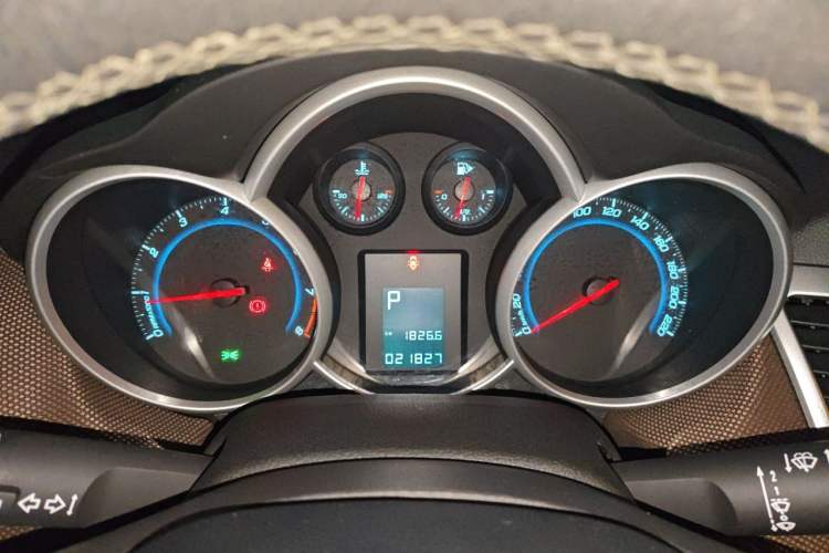 Used Chevrolet Cruze 2013 Hatchback 1.6L Automatic Luxury Model Instrument Cluster