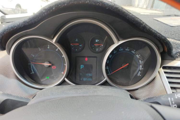 Used Chevrolet Cruze 2013 Hatchback 1.6L Automatic Luxury Model Instrument Cluster