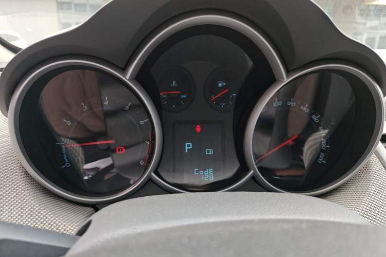 Used Chevrolet Cruze 2013 1.8L SE AT Instrument Cluster
