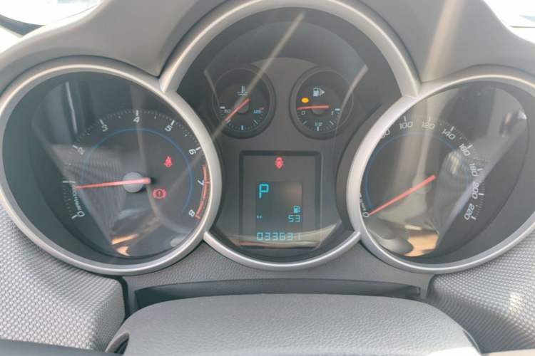 Used Chevrolet Cruze 2013 1.8L SE AT Instrument Cluster