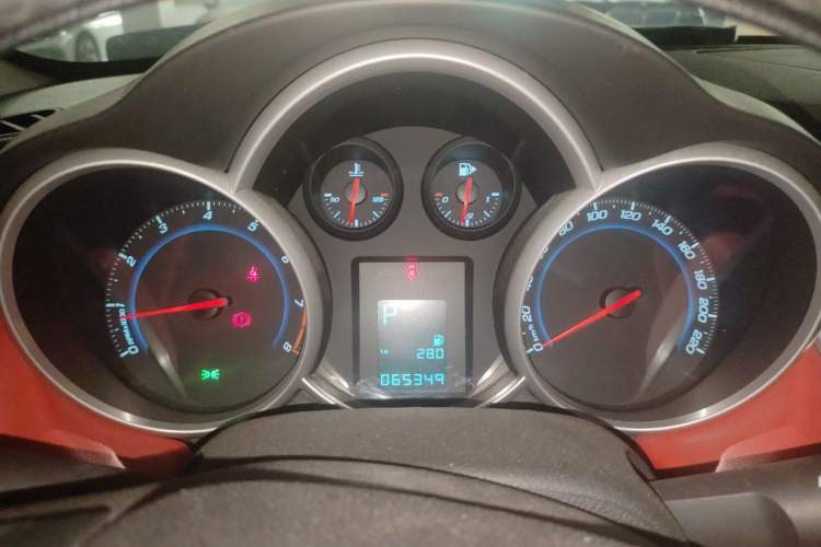 Used Chevrolet Cruze 2013 Hatchback 1.6L Automatic Luxury Model Instrument Cluster