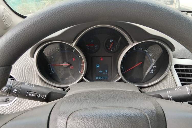 Used Chevrolet Cruze 2013 1.8L SE AT Instrument Cluster