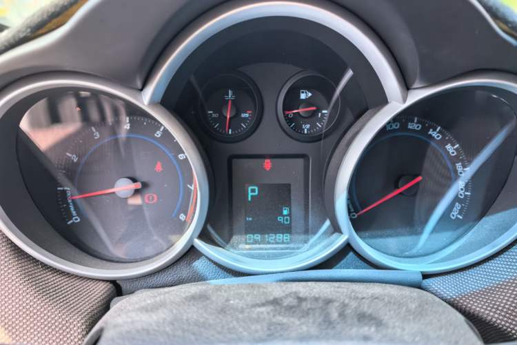 Used Chevrolet Cruze 2013 Hatchback 1.6L Automatic Luxury Model Instrument Cluster