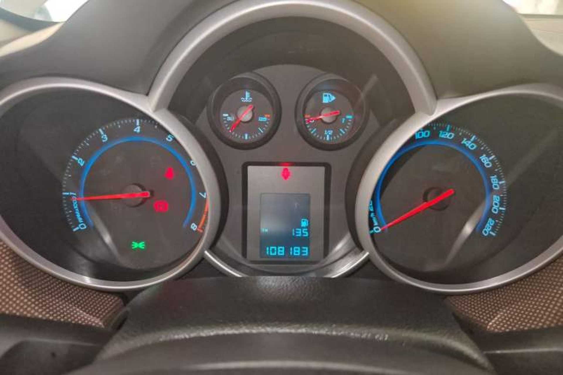 Used Chevrolet Cruze 2013 Hatchback 1.6L Manual Luxury Model Instrument Cluster