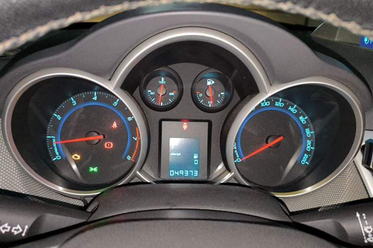 Used Chevrolet Cruze 2013 1.8L SE AT Instrument Cluster