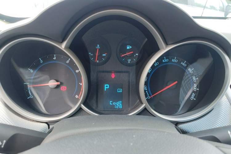 Used Chevrolet Cruze 2013 1.6L SE AT Instrument Cluster