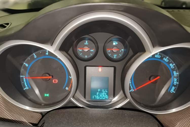 Used Chevrolet Cruze 2013 Hatchback 1.6L Manual Luxury Model Instrument Cluster
