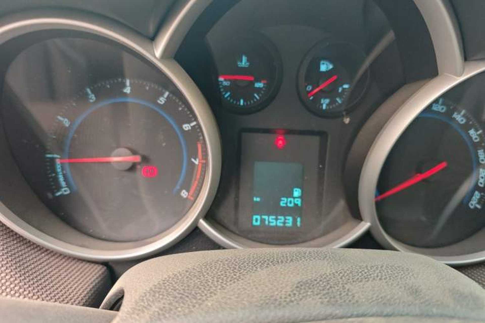 Used Chevrolet Cruze 2013 Hatchback 1.6L Manual Luxury Model Instrument Cluster