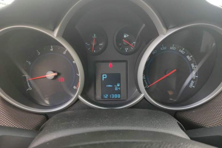 Used Chevrolet Cruze 2013 Hatchback 1.6L Automatic Luxury Model Instrument Cluster