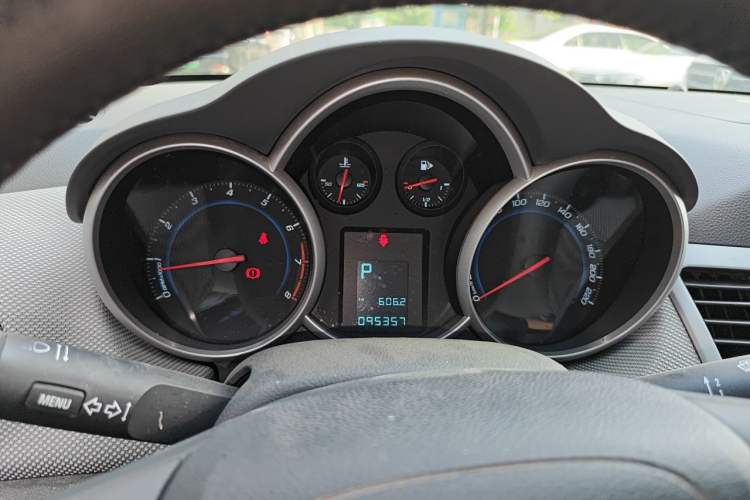 Used Chevrolet Cruze 2013 1.8L SE AT Instrument Cluster