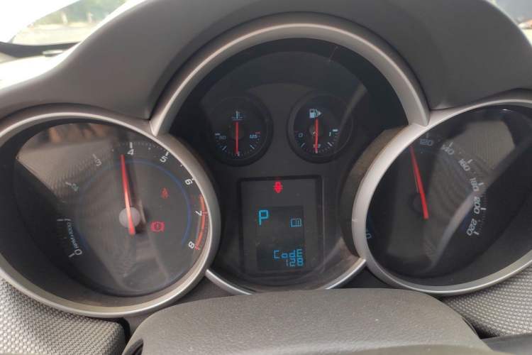 Used Chevrolet Cruze 2013 1.8L SE AT Instrument Cluster