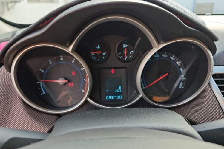 Used Chevrolet Cruze 2013 Hatchback 1.6L Manual Luxury Model Instrument Cluster